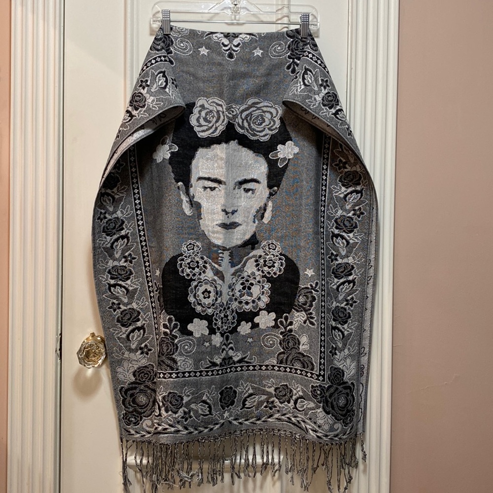 NWOT Frida Khalo scarf